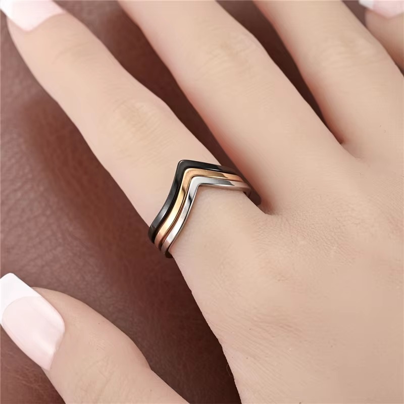 Minimalist Ring Stackable - Anillo Minimalista Irregular en Forma de